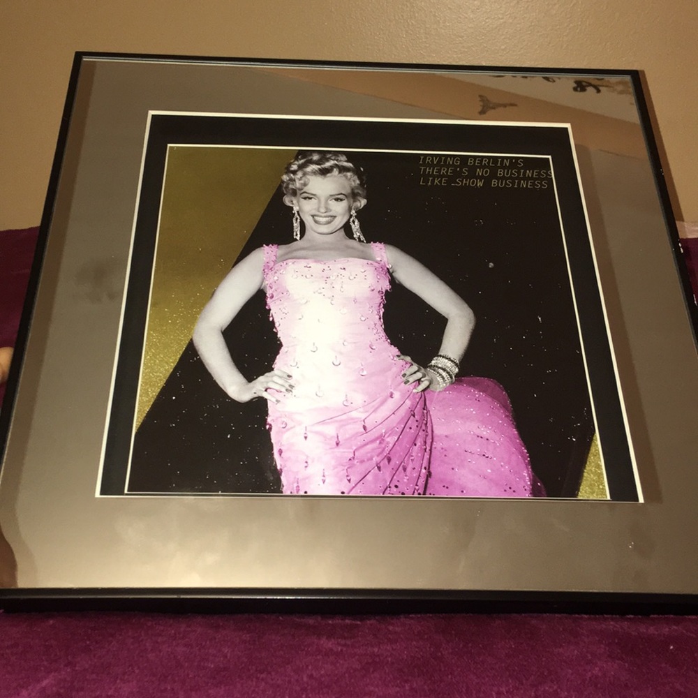 Marilyn Monroe picture frame with mirror edges.